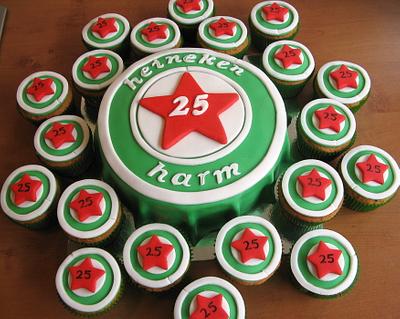 Heineken bottlecap cake with matching cupcakes - Cake by Karin