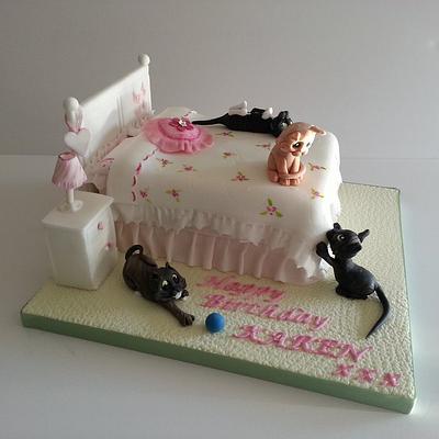 4 Cats and A Bed - Cake by Melanie