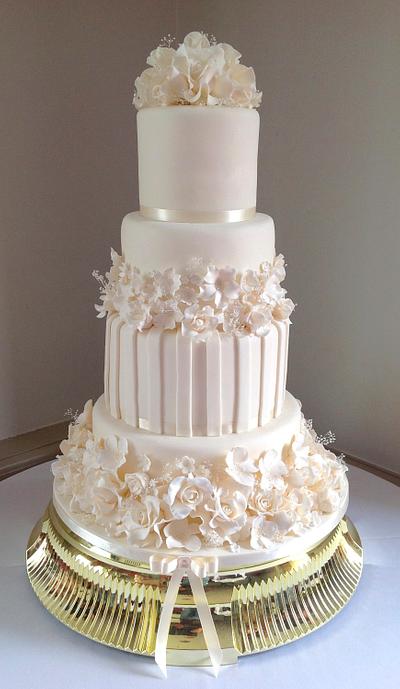Ivory wedding cake  - Cake by Alison's Bespoke Cakes