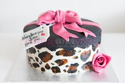 Gift box cake - Cake by Cuppy And Keek