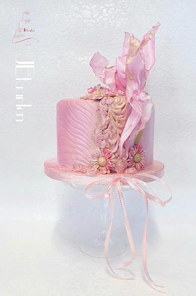 Pretty pinky small cake in wafer decor - Cake by Judith-JEtaarten