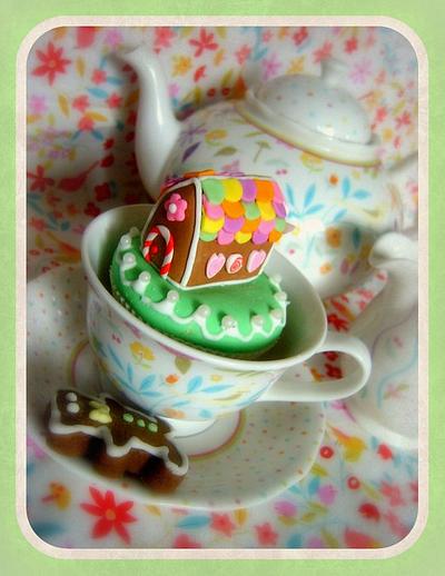 Gingerbread House Cupcake - Cake by Jennifer Woracker