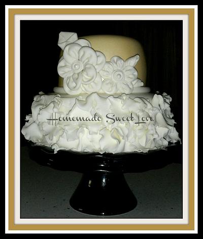 Chic white and gold cake - Cake by  Brenda Lee Rivera 
