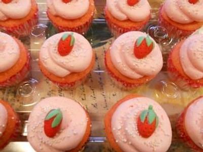 Strawberry Cupcakes - Cake by paula