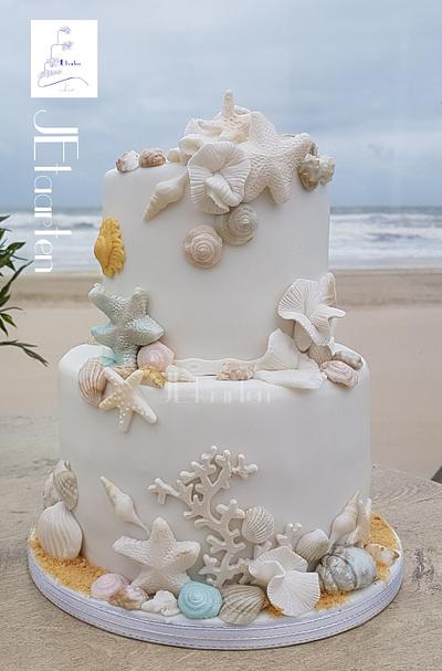 Beach weddingcake - Cake by Judith-JEtaarten