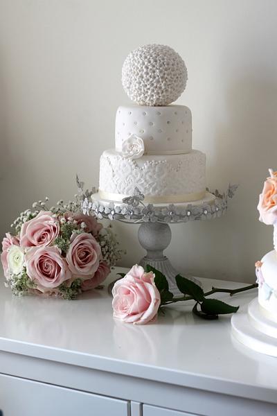 Round ball wedding cake - Cake by Zoe's Fancy Cakes