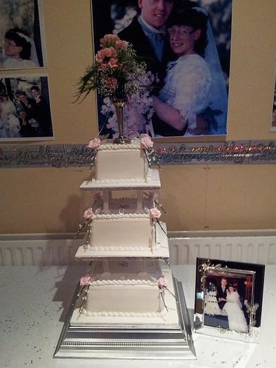 Retro wedding cake - Cake by Sarah Poole