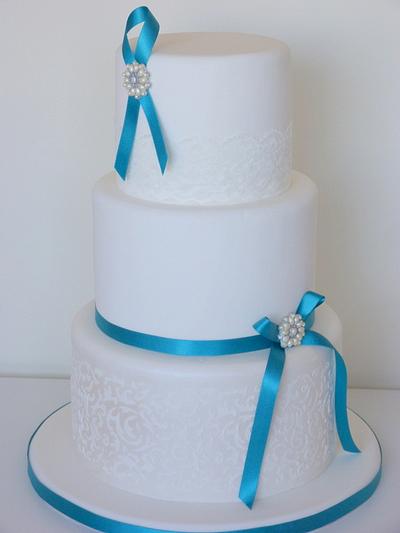 Brooch & damask wedding cake - Cake by Sugar-pie