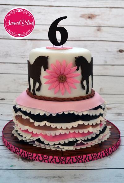 Country girl cake  - Cake by Sweetbitesshoppe