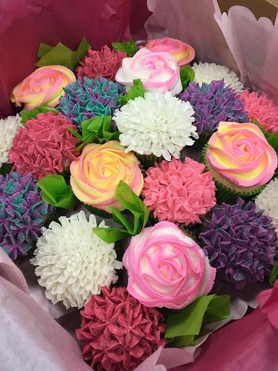 Cupcake bouquet  - Cake by Tonya
