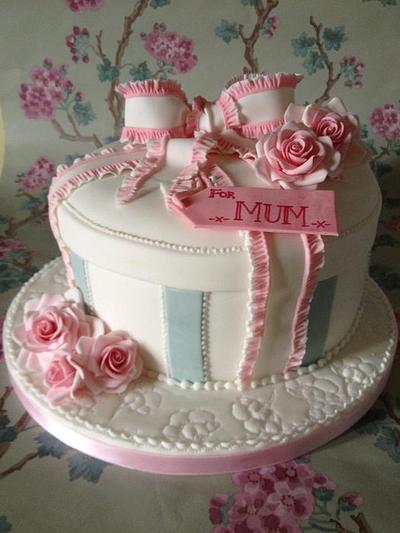 Hatbox and roses cake - Cake by Claire's Cakes and Bakes