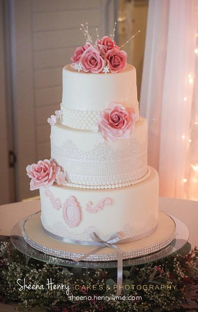 Vintage wedding cake - Cake by Sheena Henry