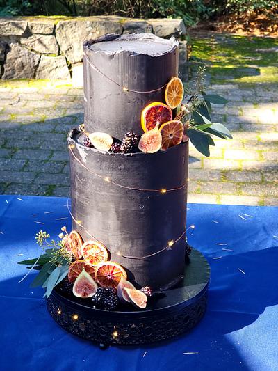Moody wedding cake - Cake by Mitziar's Kitchen LLC 