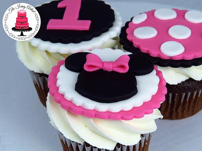 Minnie Mouse Cupcake Toppers - Cake by The Icing Artist