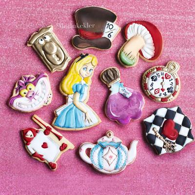 Alice in wonderland Royal icing cookies - Cake by Caking with love
