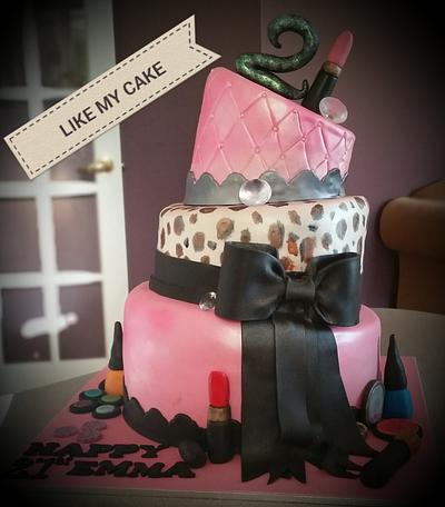 What a girl wants... diamonds and make up - Cake by Likemycake