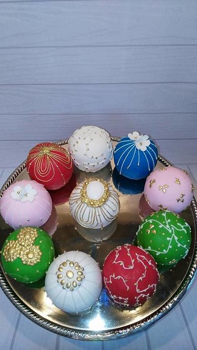 Christmas Bauble mini cakes - Cake by moni