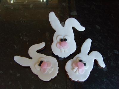 Easter bunnies - Cake by Niknoknoos Cakery