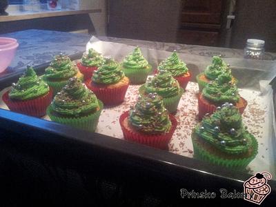 Christmas tree cupcakes  - Cake by xxsharony
