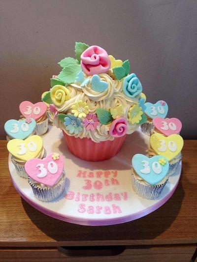 Giant Cupcake for 30th Birthday - Cake by Cupcake-heaven