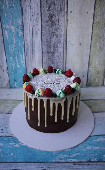 Little Drip Cake - Cake by Kmeci Cakes 