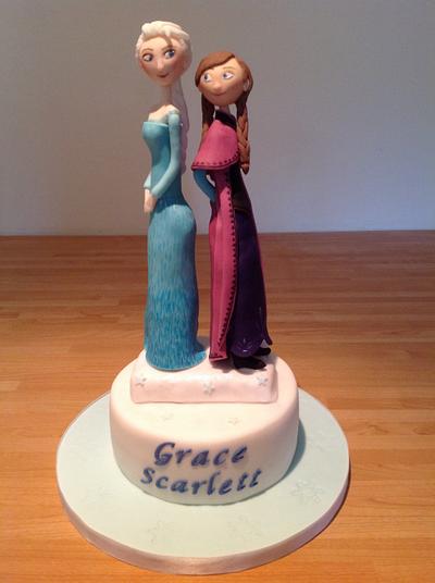 Anna and Elsa - Cake by Evelynscakeboutique