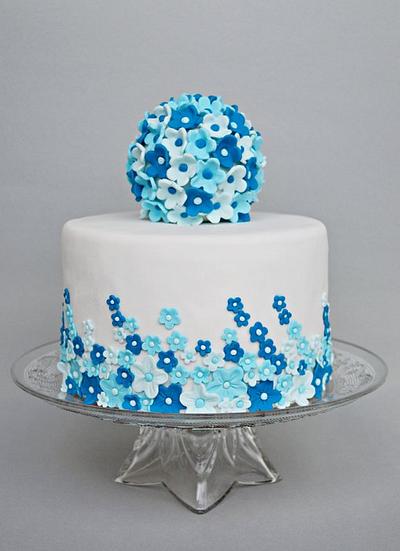 Blue flowers cake - Cake by benyna