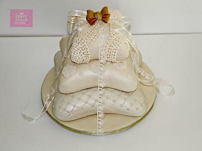 stacked pillow - Cake by shahin