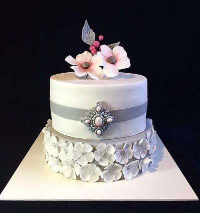 Grey and white - Cake by Frufi