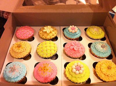 Designer cupcakes - Cake by CakeIndulgence