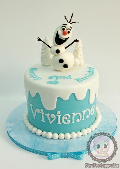 Handmade Olaf on a simple cake - Cake by YumZee_Cuppycakes