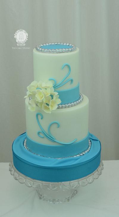 Little Wedding Cake with White Hydrangeas  - Cake by Sugarpixy