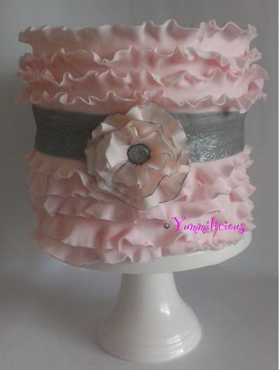 Pink Ruffles - Cake by Yummilicious