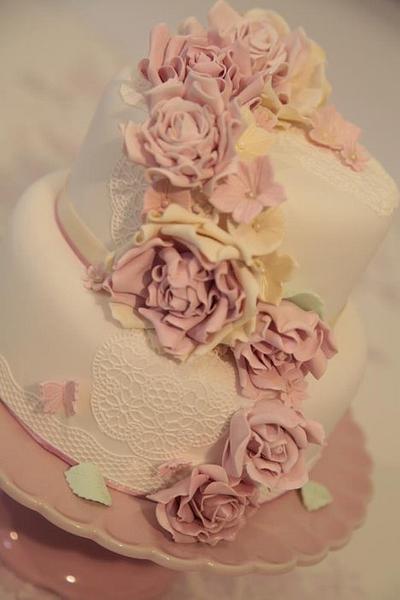 2 tier vintage wedding cake - Cake by Chrissie