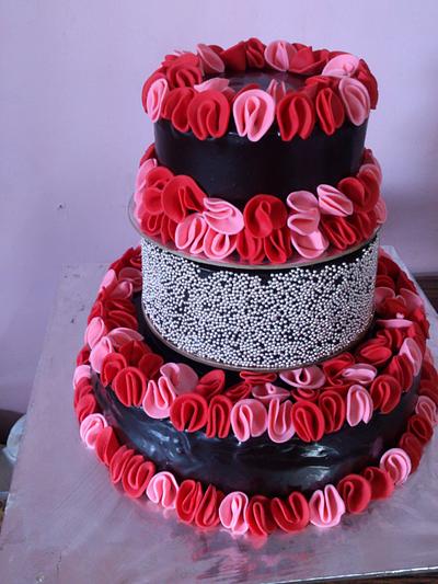 wedding cake  - Cake by BAker's Hutt