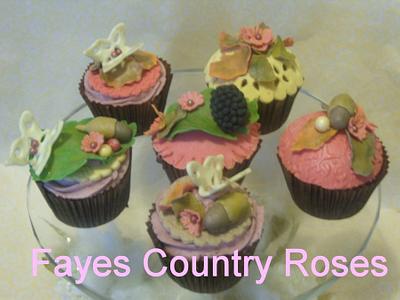 Woodland berry cupcakes - Cake by ladyfaeuk
