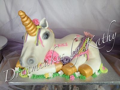 Magical Unicorn - Cake by dreamcakesbykathy