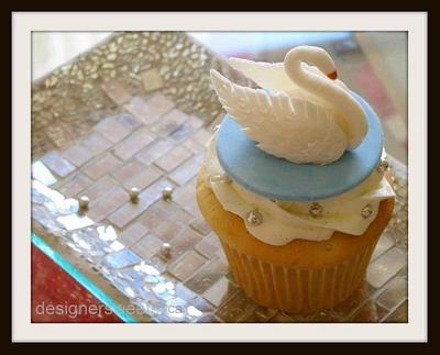White Swan - Cake by DesignerSweets