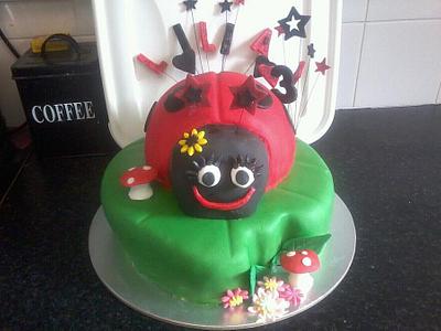 Ladybug cake - Cake by Kelly Robinson