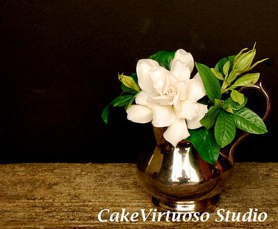Sugar gardenia - Cake by Natasha Ananyeva (CakeVirtuoso Studio)