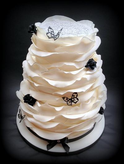 Ruffle wrap wedding cake - Cake by Chocomoo