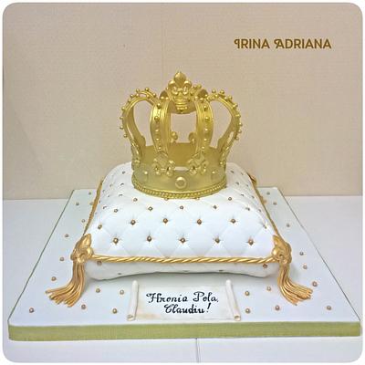 Royal Pillow and Crown  - Cake by Irina-Adriana