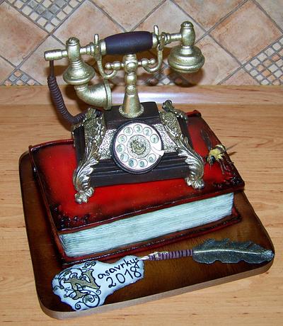 retro telephone - Cake by Iriss