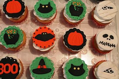 Halloween cupcakes - Cake by carolyn chapparo