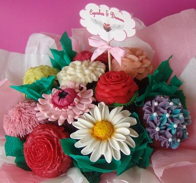 CUPCAKES BOUQUET - Cake by Ana Remígio - CUPCAKES & DREAMS Portugal
