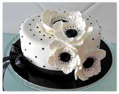 Black and White Anemona Flower Cake - Cake by CakeCakeCake