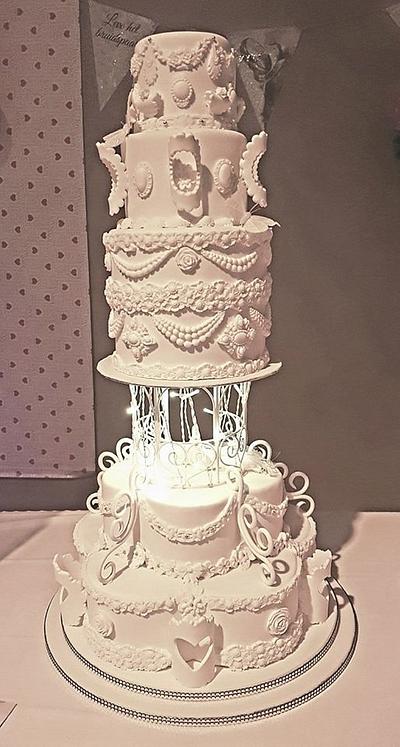 Classic white weddingcake - Cake by hilde