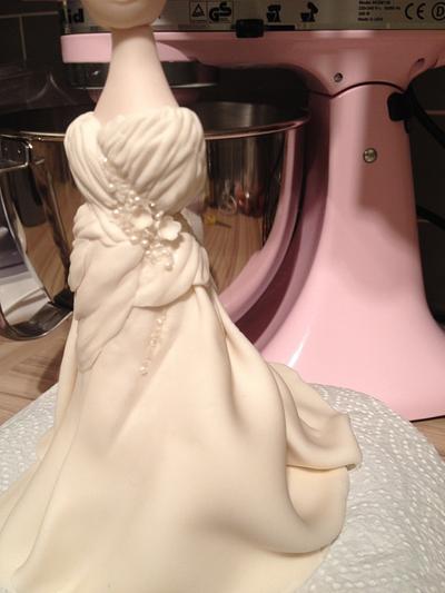 Wedding gown - Cake by Janet Harbon