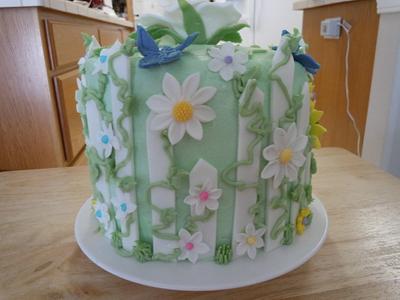 Garden party - Cake by Karen Seeley