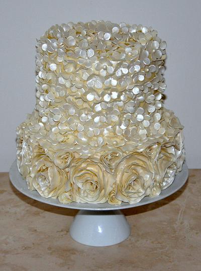 flower and ruffle cake - Cake by Icing to Slicing